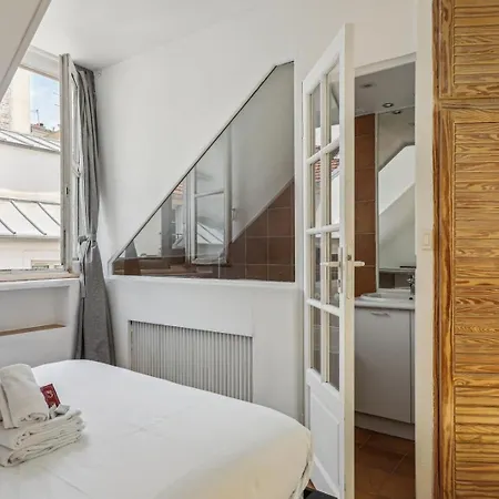 Bnbnook - Experience Life In Latin Quarter *