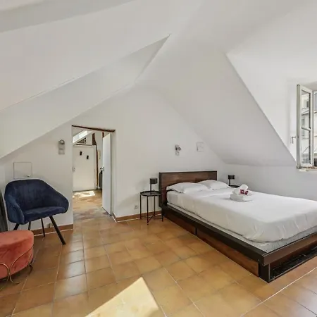 Bnbnook - Experience Life In Latin Quarter *