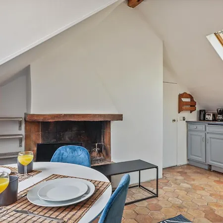 Bnbnook - Experience Life In Latin Quarter